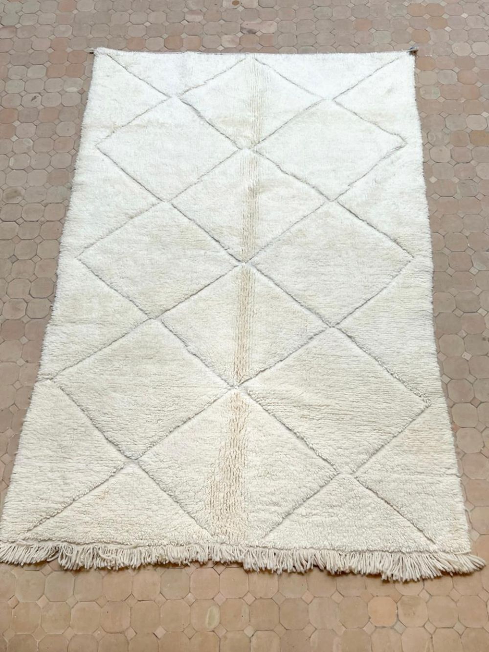 Marokkolainen valkoinen matto 245x155cm