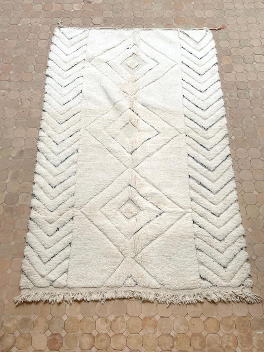 Marokkolainen mustavalkoinen matto 245x150cm