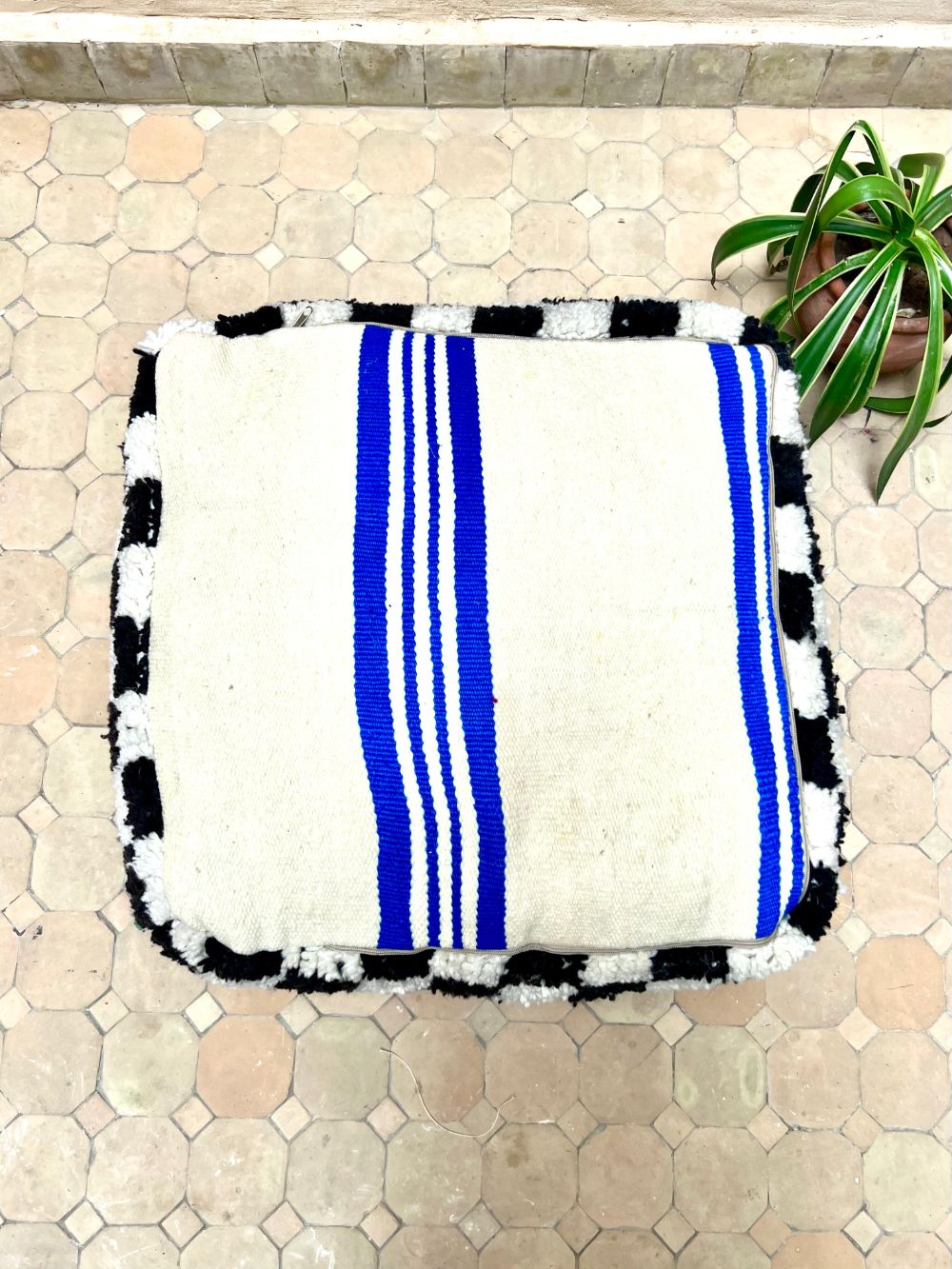 Marokkolainen ruudullinen pouf