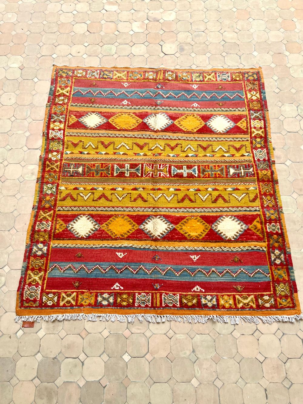 Marokkolainen nukaton matto 150x130cm