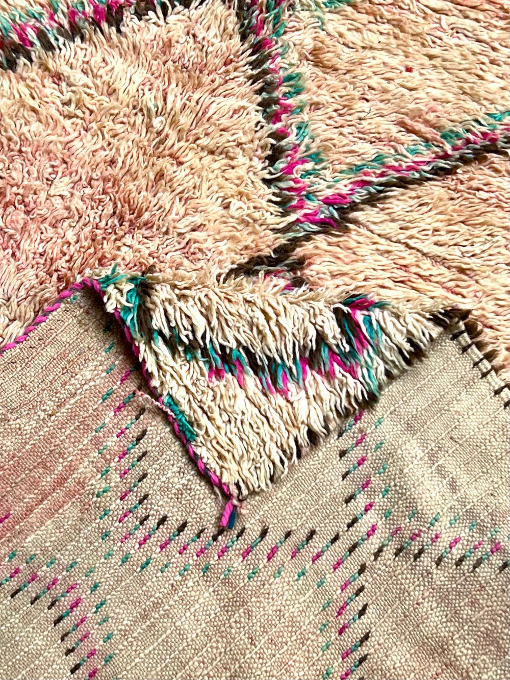 Moroccan Vintage Boujaad Rug 265x190cm