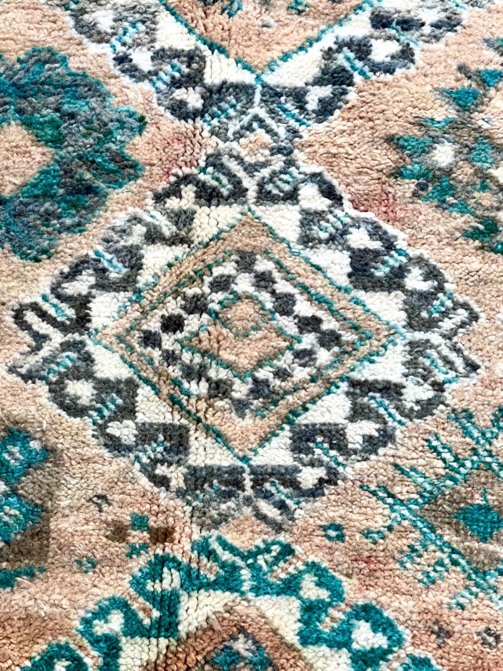 Moroccan Vintage Boujaad Rug 285x175cm