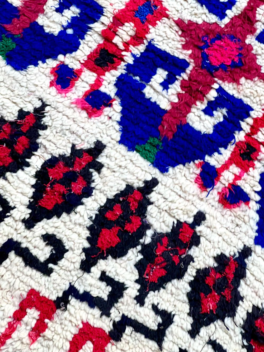Marokkolainen vintage Azilal-matto 215x105cm