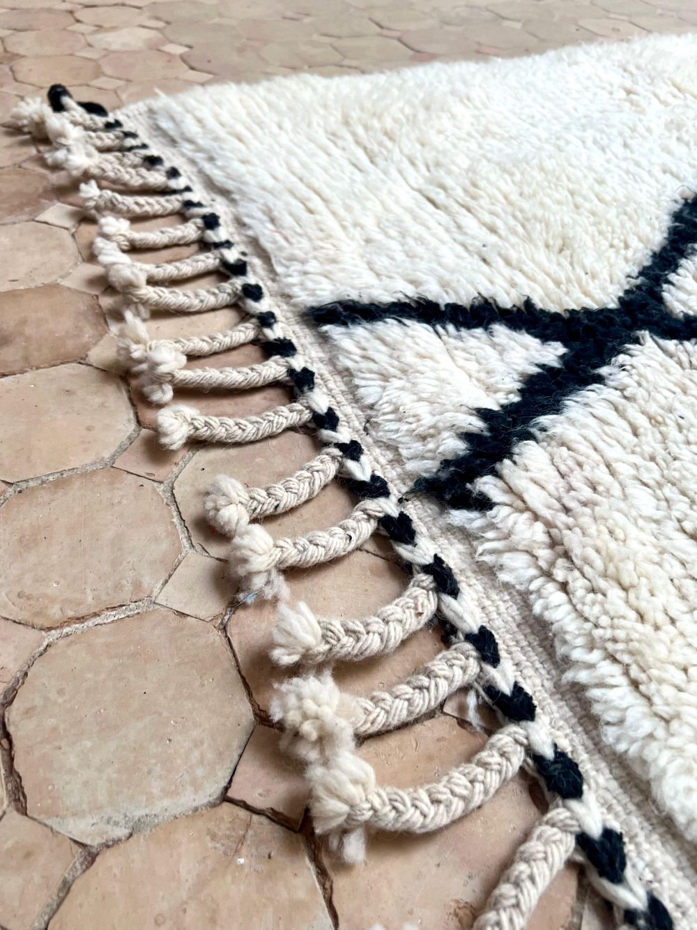 Moroccan Black & White Rug 140x105cm