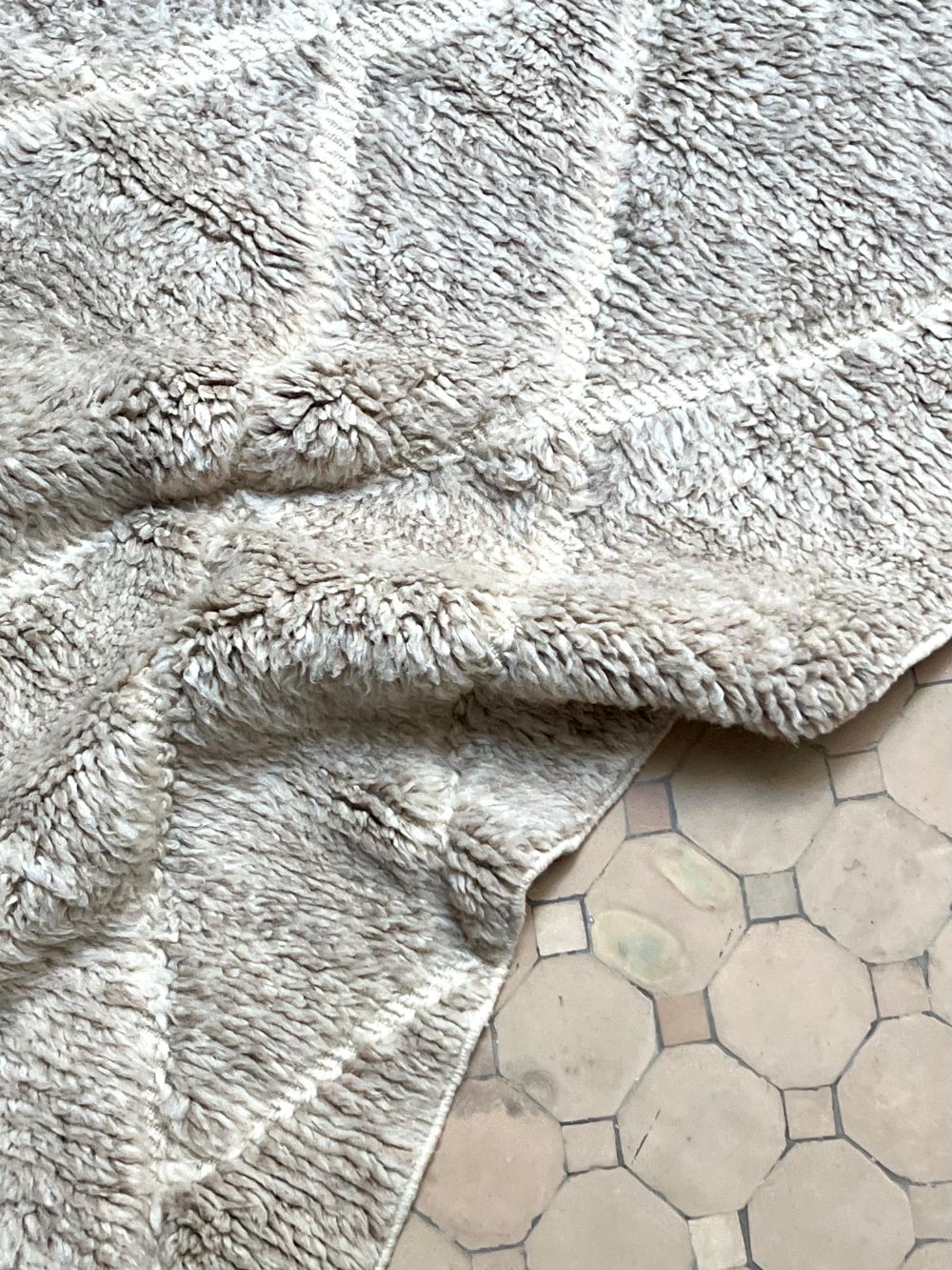 Moroccan Mrirt Grey Bear Rug 280×205cm