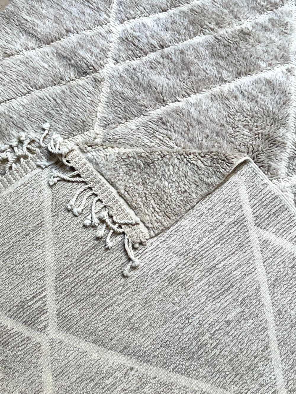 Moroccan Mrirt Grey Bear Rug 280×205cm