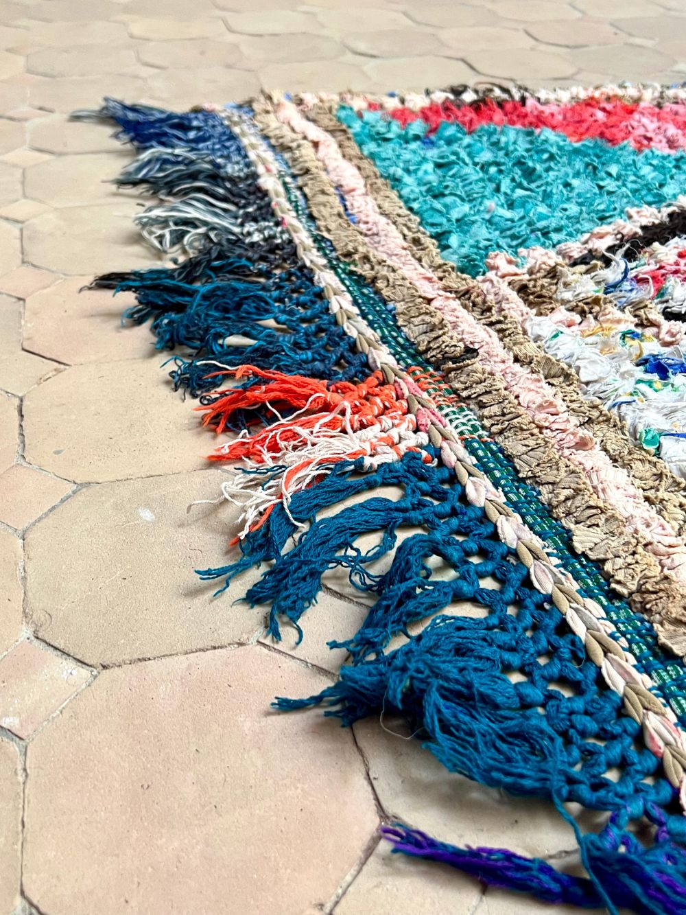 Marokkolainen vintage Boucherouite matto 250x140cm