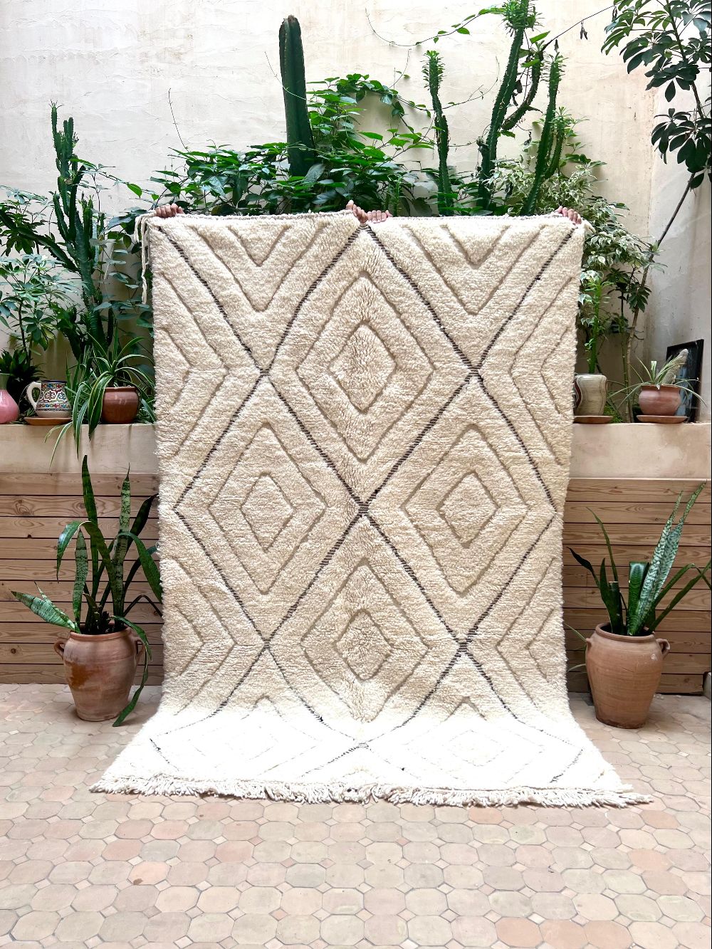 Marokkolainen mustavalkoinen matto 240x160cm