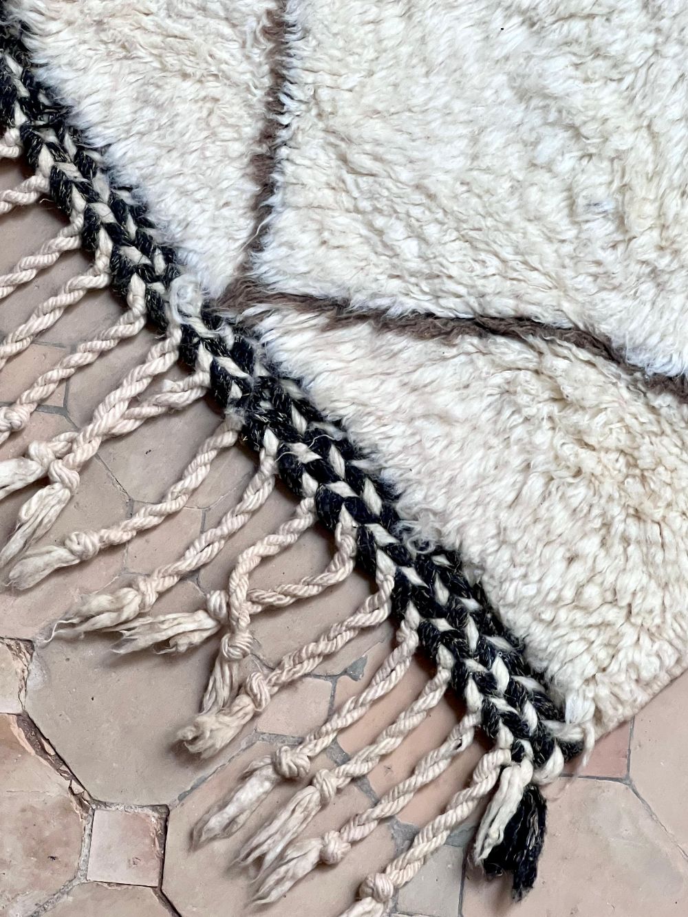 Marokkolainen mustavalkoinen matto 100x90cm