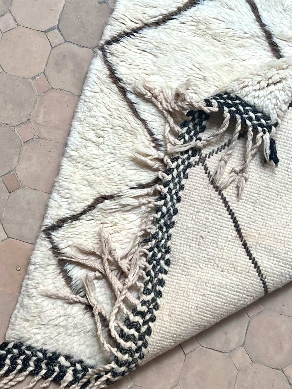 Marokkolainen mustavalkoinen matto 100x90cm