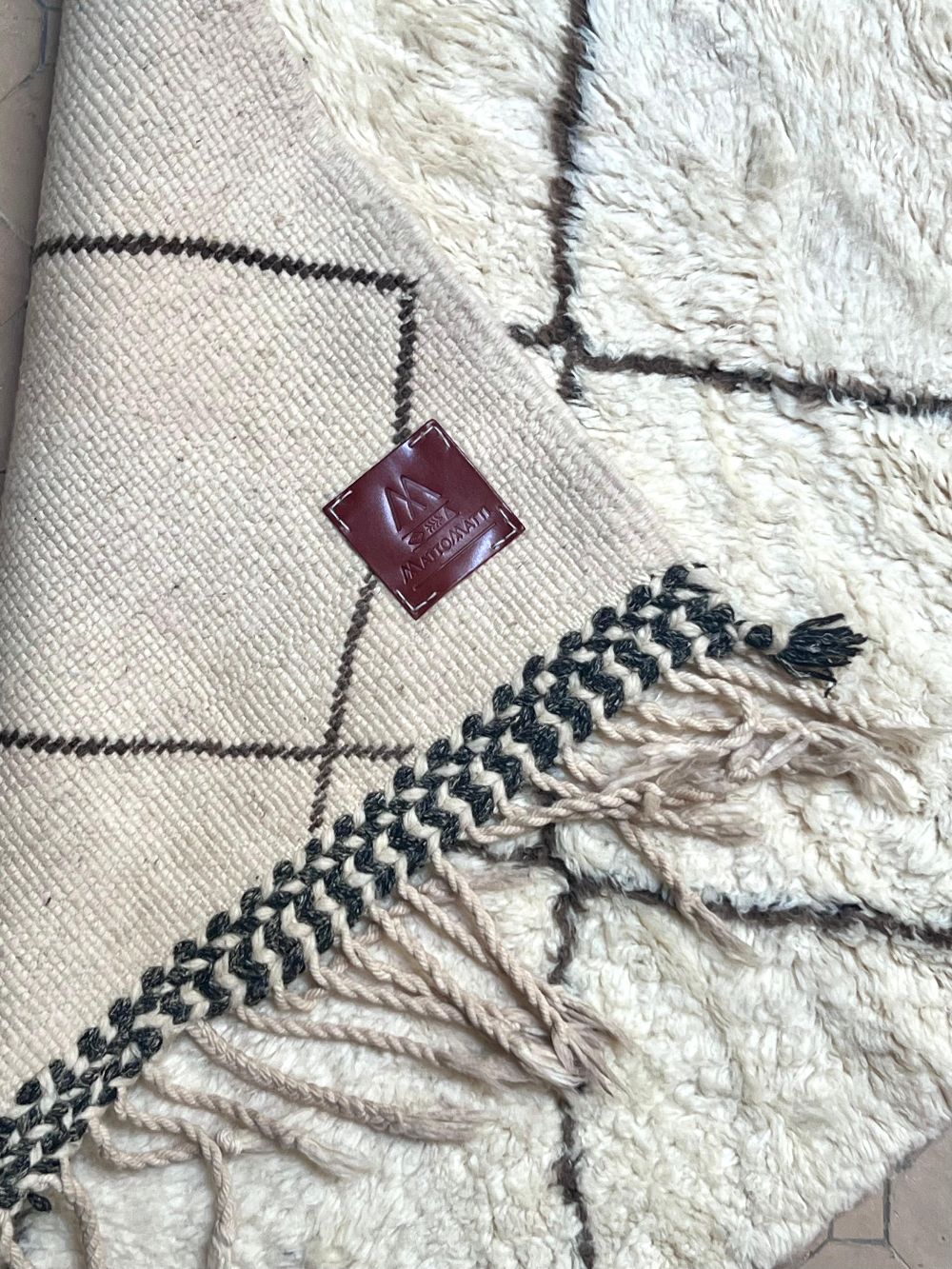 Marokkolainen mustavalkoinen matto 100x90cm