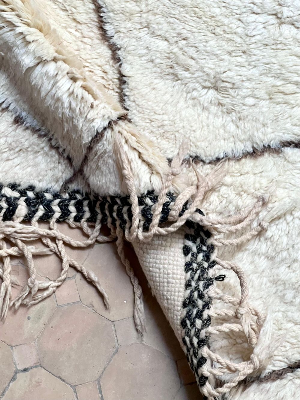 Marokkolainen mustavalkoinen matto 100x90cm