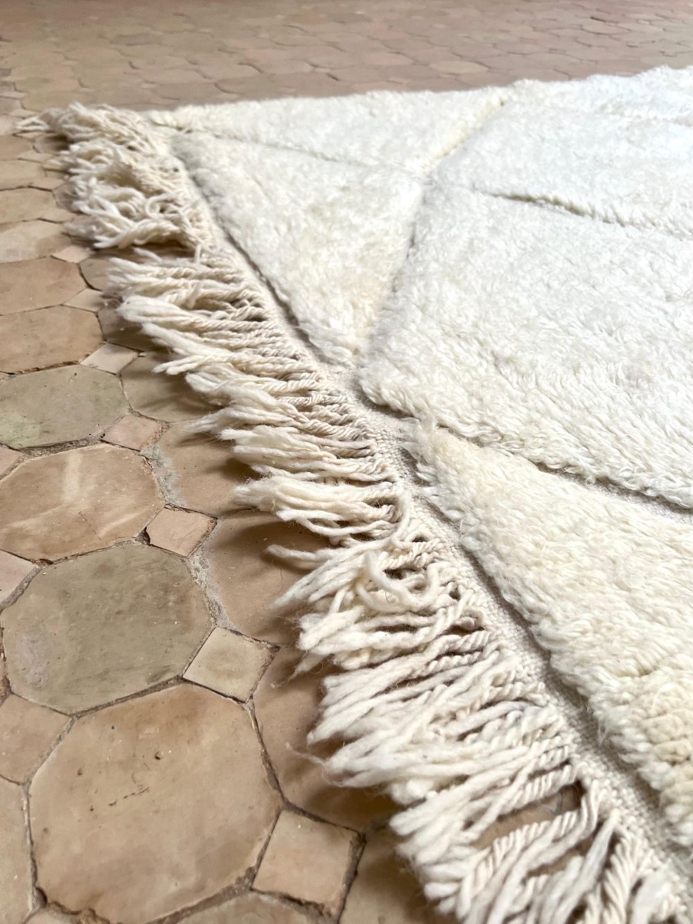 Marokkolainen valkoinen matto 300x205cm