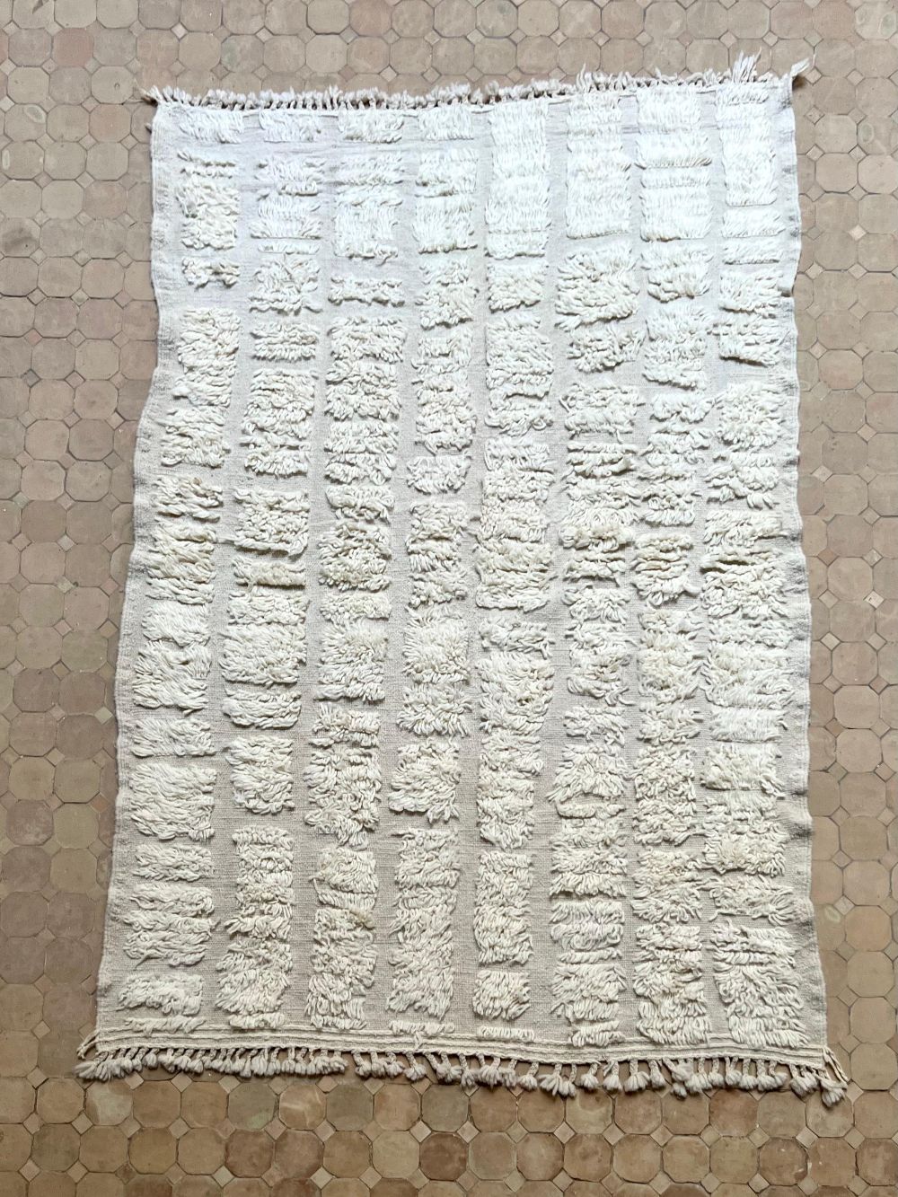 Marokkolainen valkoinen matto 220x145cm