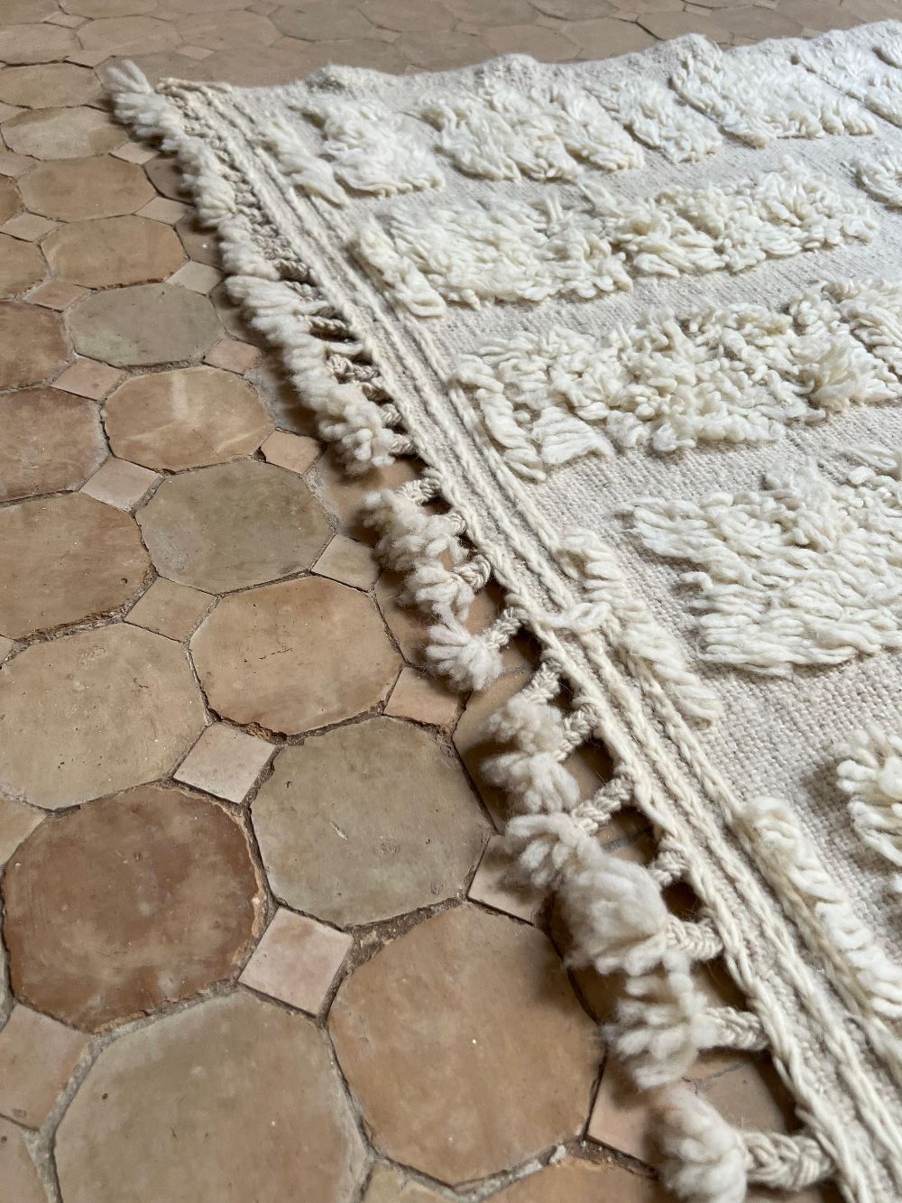 Marokkolainen valkoinen matto 220x145cm