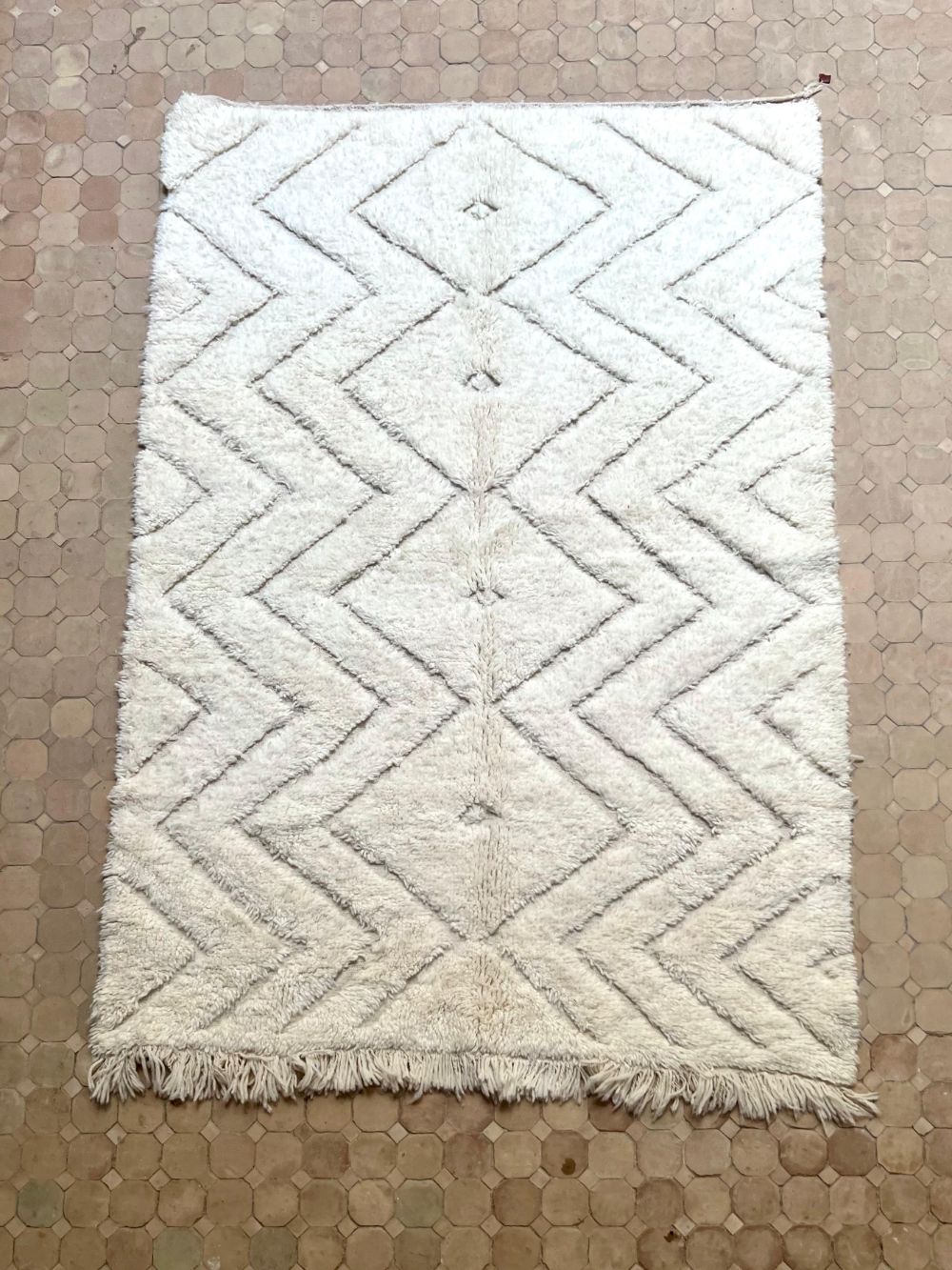 Marokkolainen valkoinen matto 235x160cm