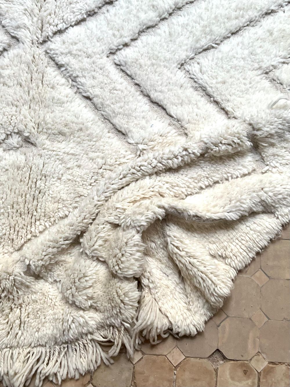 Marokkolainen valkoinen matto 235x160cm