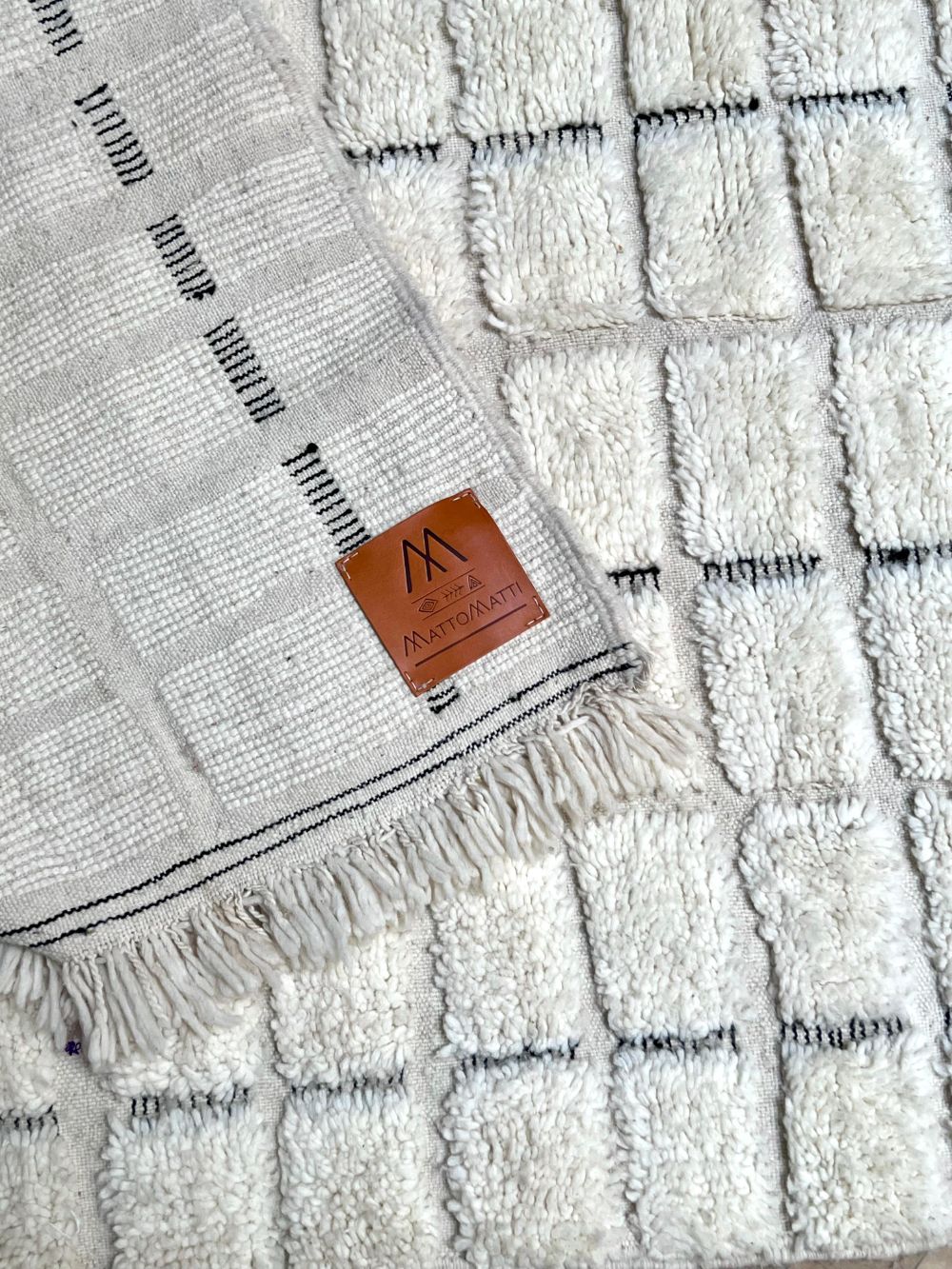 Marokkolainen mustavalkoinen matto 245x140cm