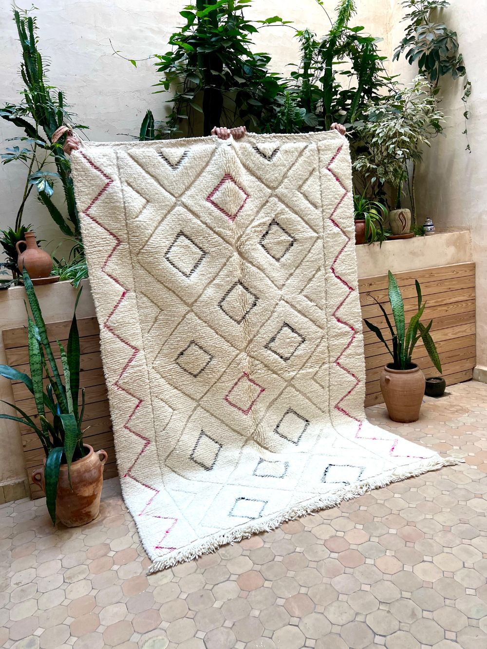 Marokkolainen mustavalkoinen matto 230x155cm