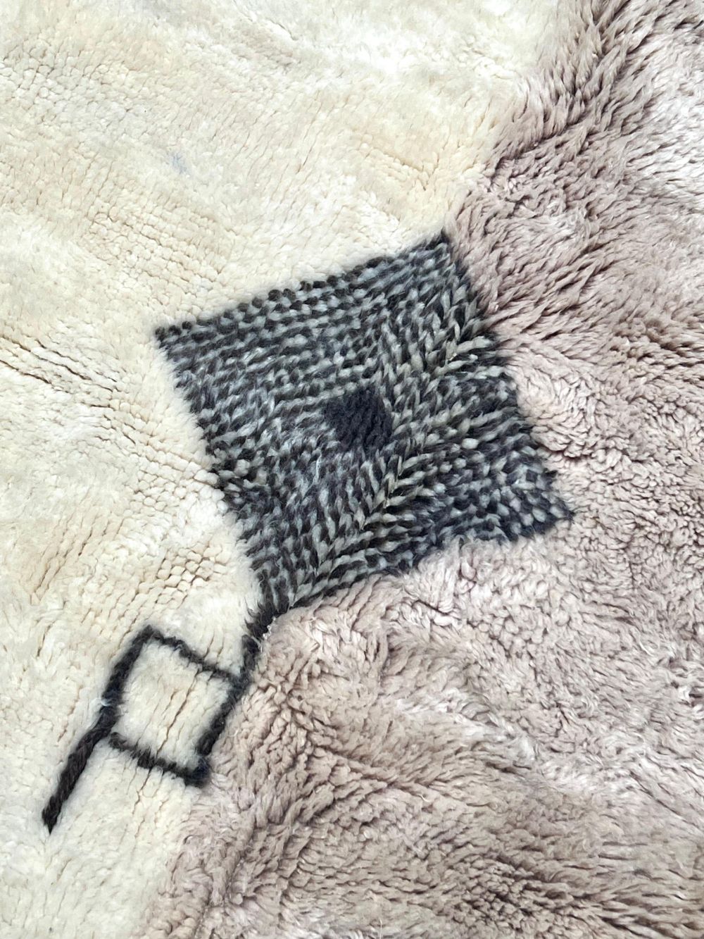 Moroccan Hanzo Rug 305x210cm