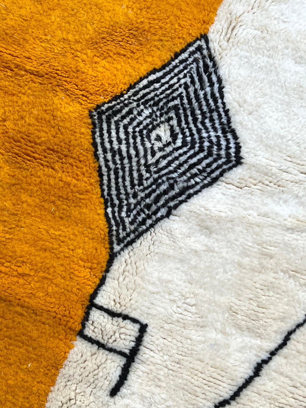 Moroccan Hanzo Rug 240x165cm