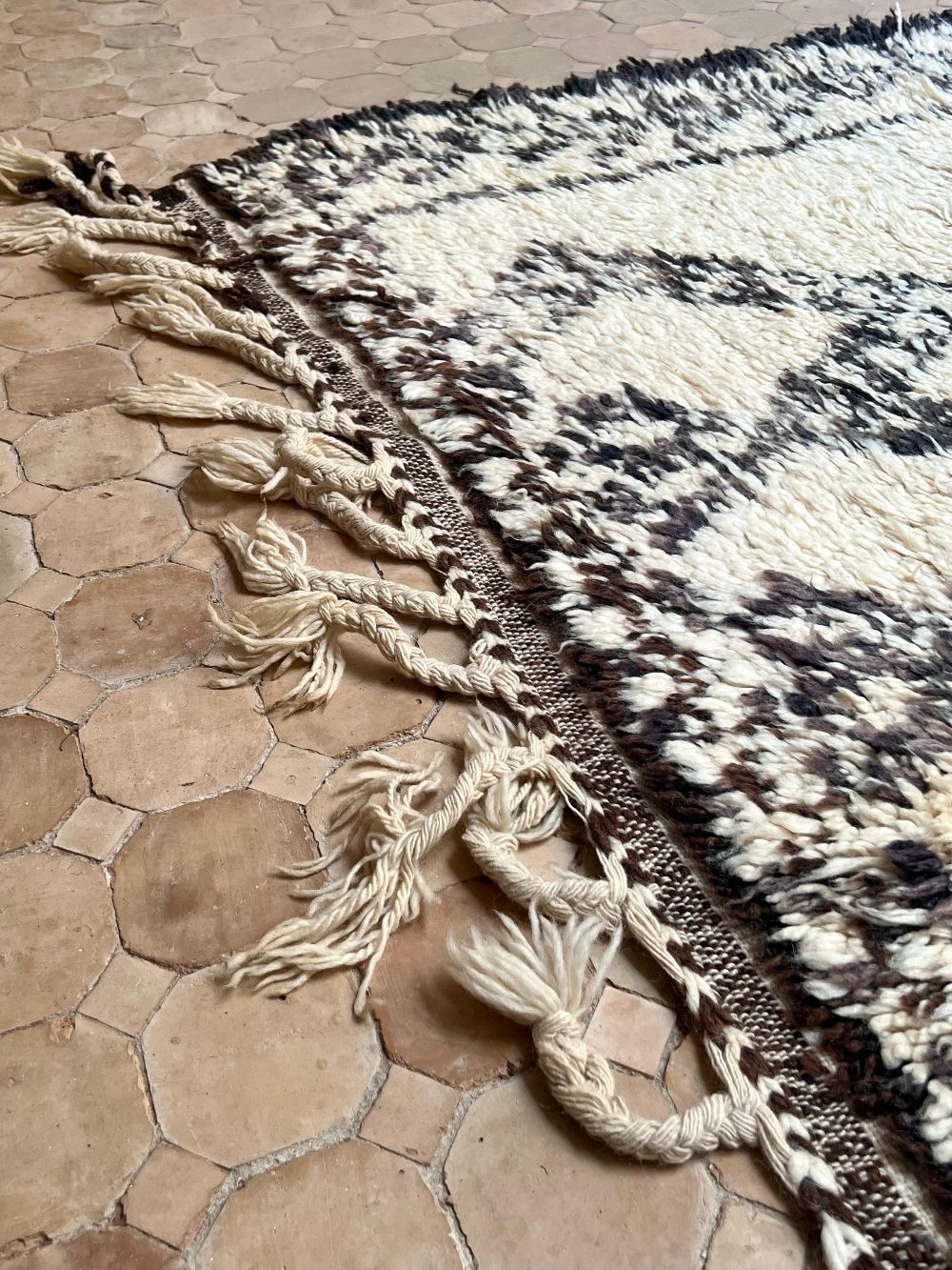 Moroccan Vintage Beni Ouarain Rug 350x205cm