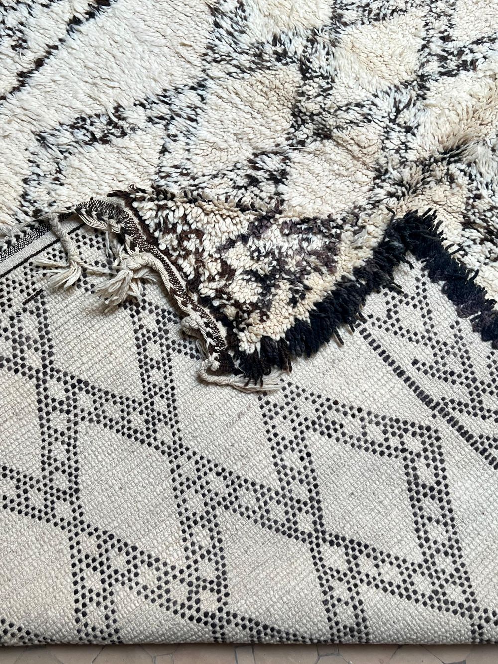 Moroccan Vintage Beni Ouarain Rug 350x205cm