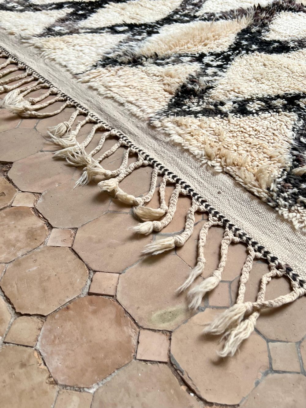 Moroccan Vintage Beni Ouarain Rug 315x195cm