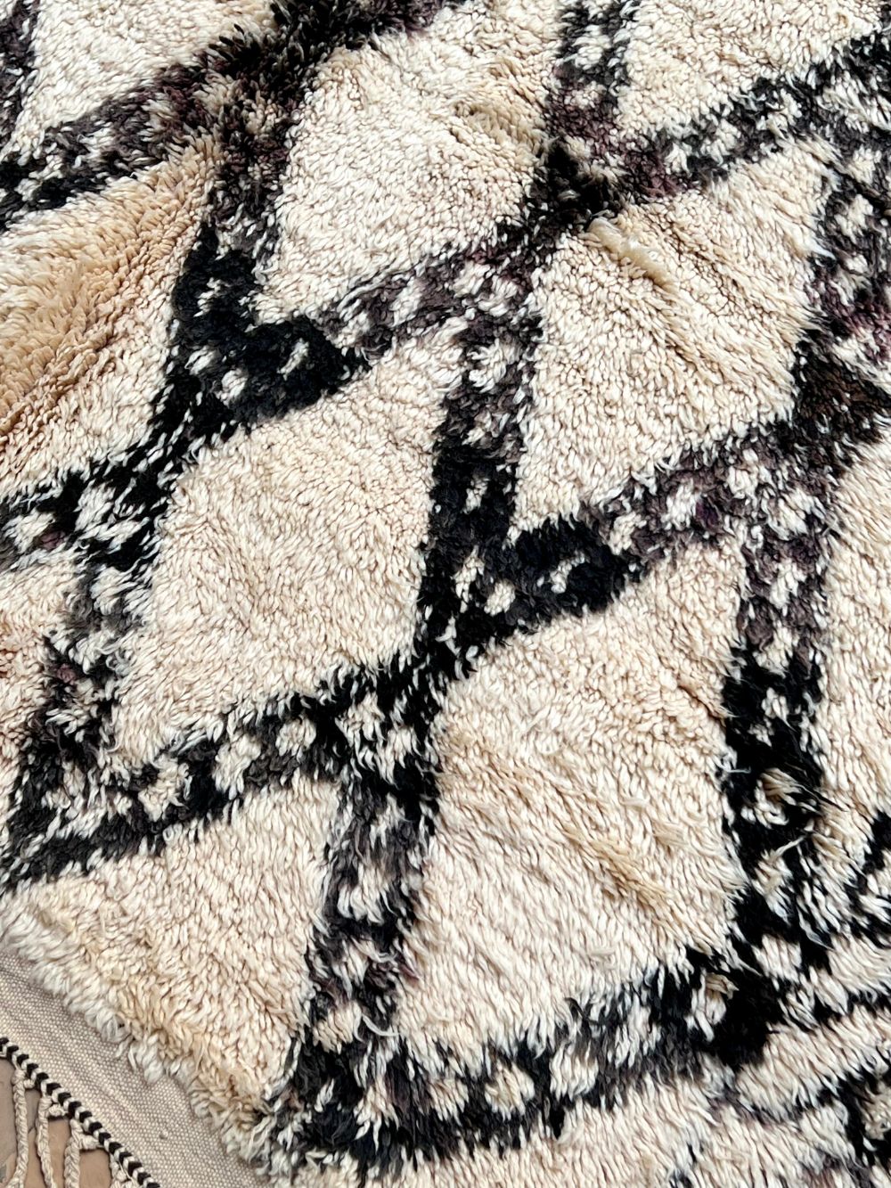 Moroccan Vintage Beni Ouarain Rug 315x195cm