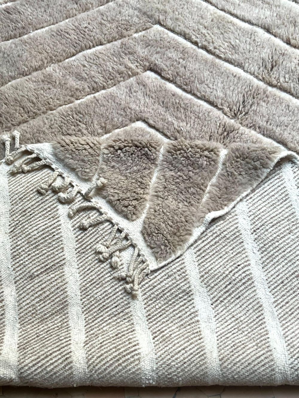 Moroccan Grey Bear Rug 270×205cm