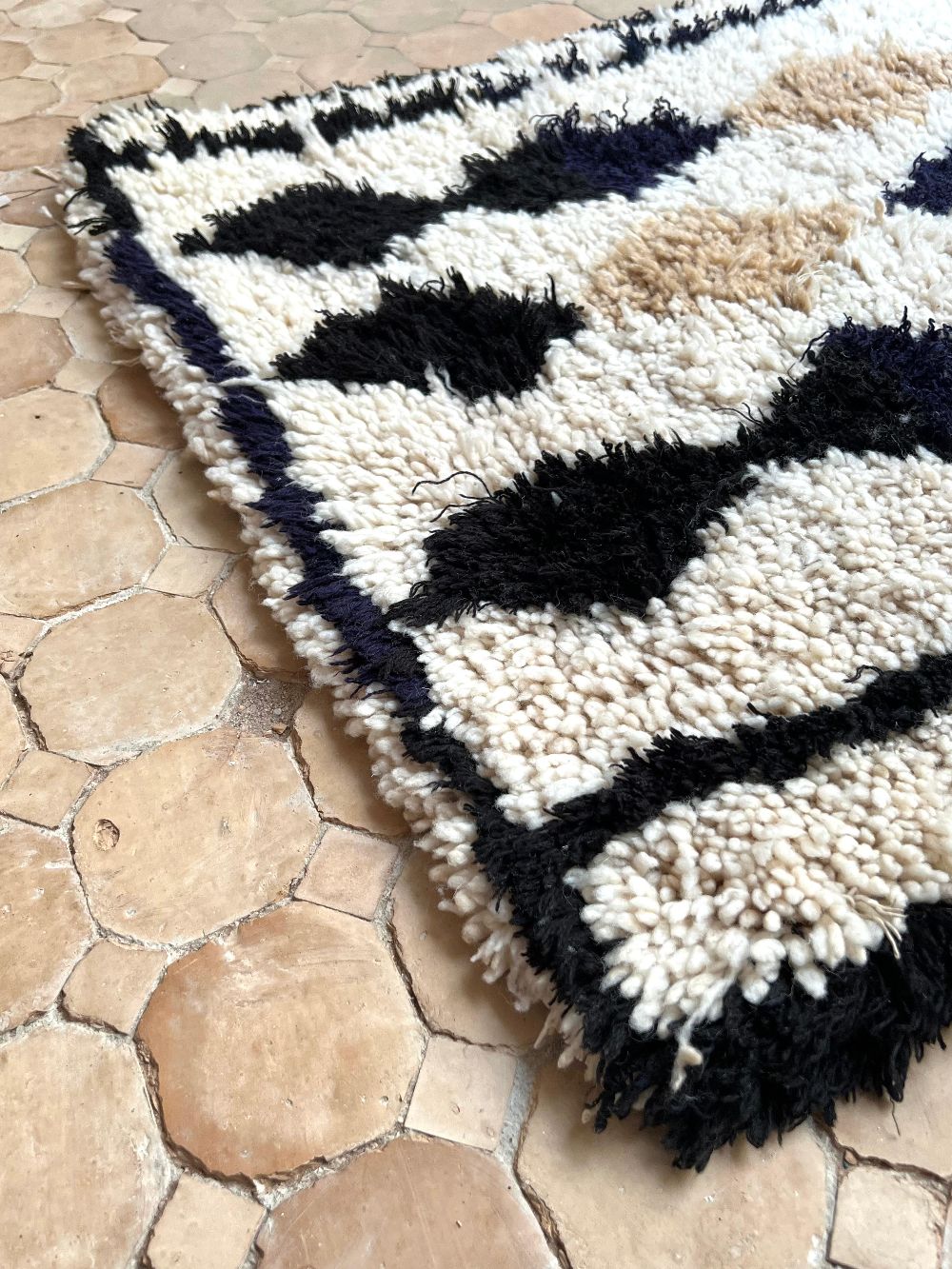 Marokkolainen vintage Azilal-matto 180x75cm