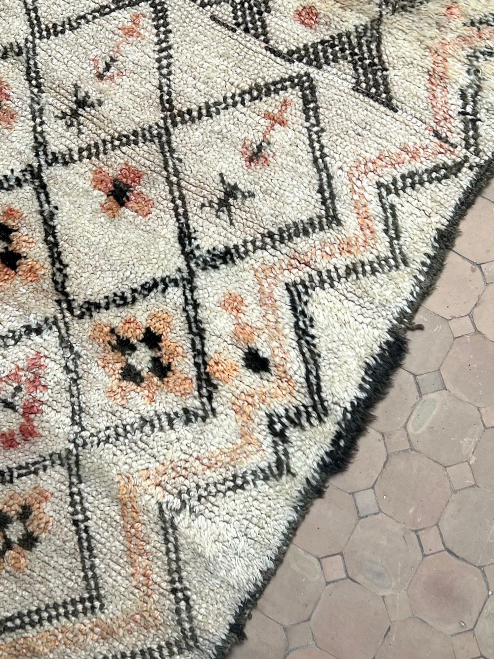 Reserved Julianna : Moroccan Vintage Beni Ouarain Rug 285x220cm
