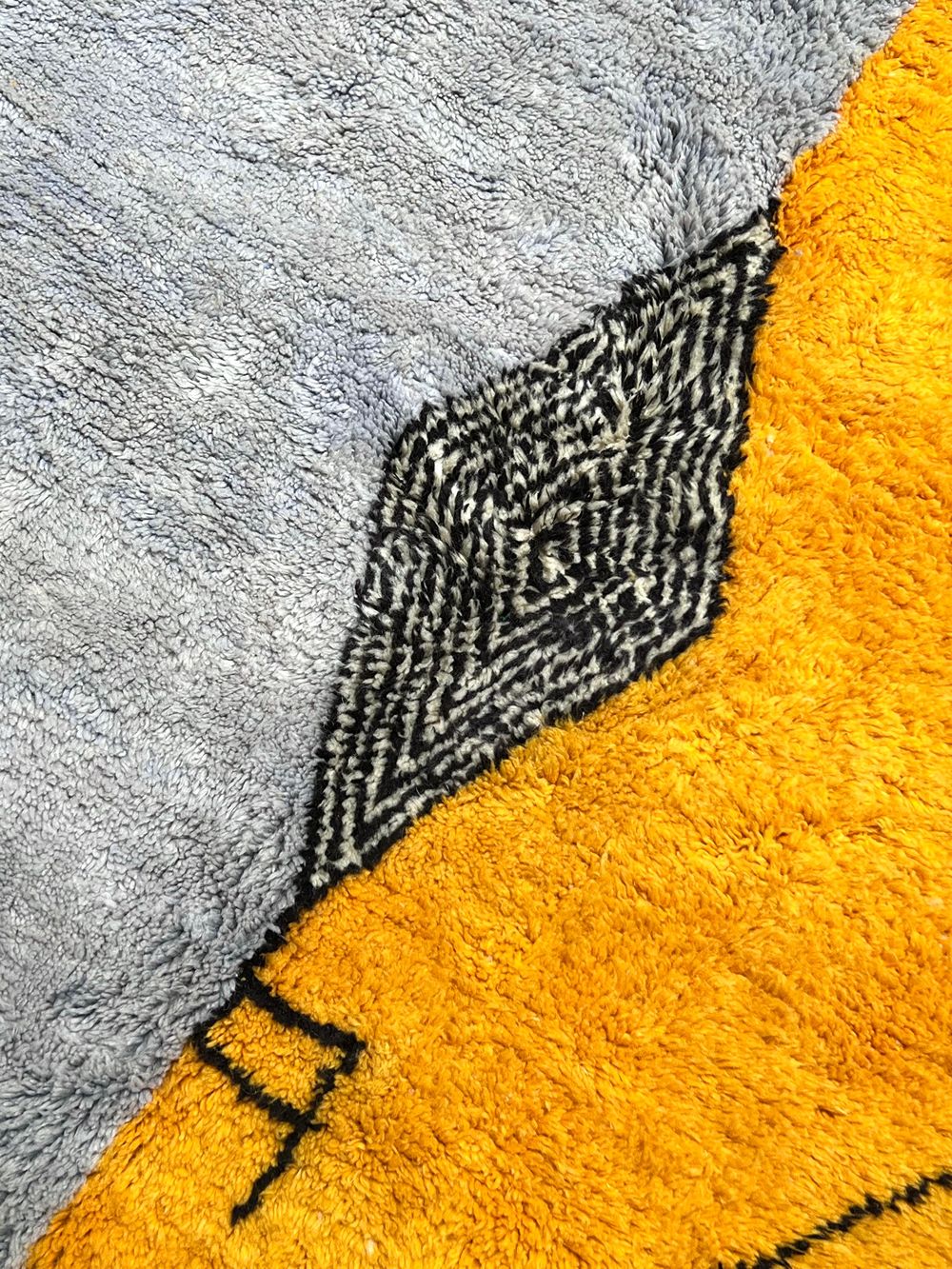 Moroccan Hanzo Rug 250x170cm