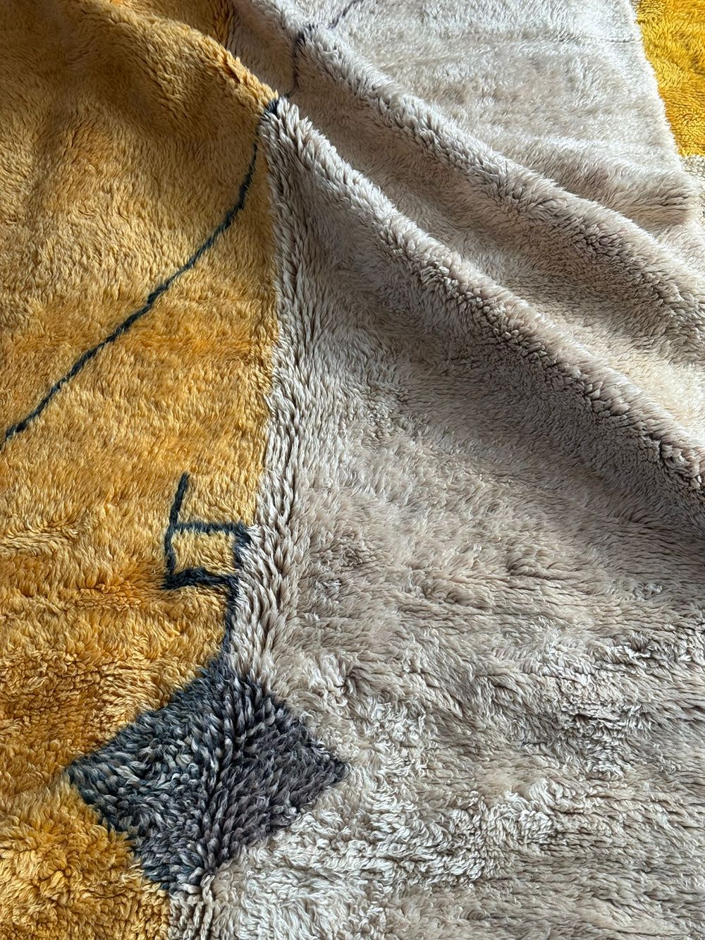 Moroccan Hanzo Rug 250x170cm
