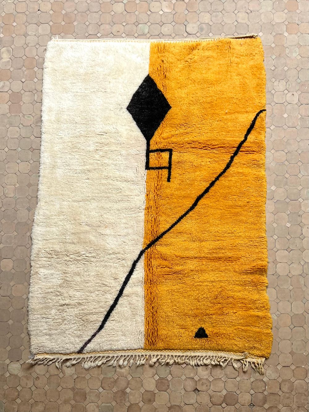 Moroccan Hanzo Rug 250x175cm