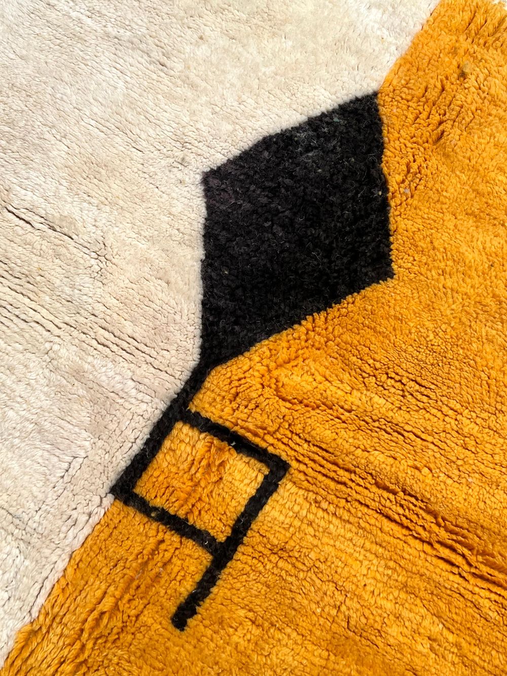 Moroccan Hanzo Rug 250x175cm