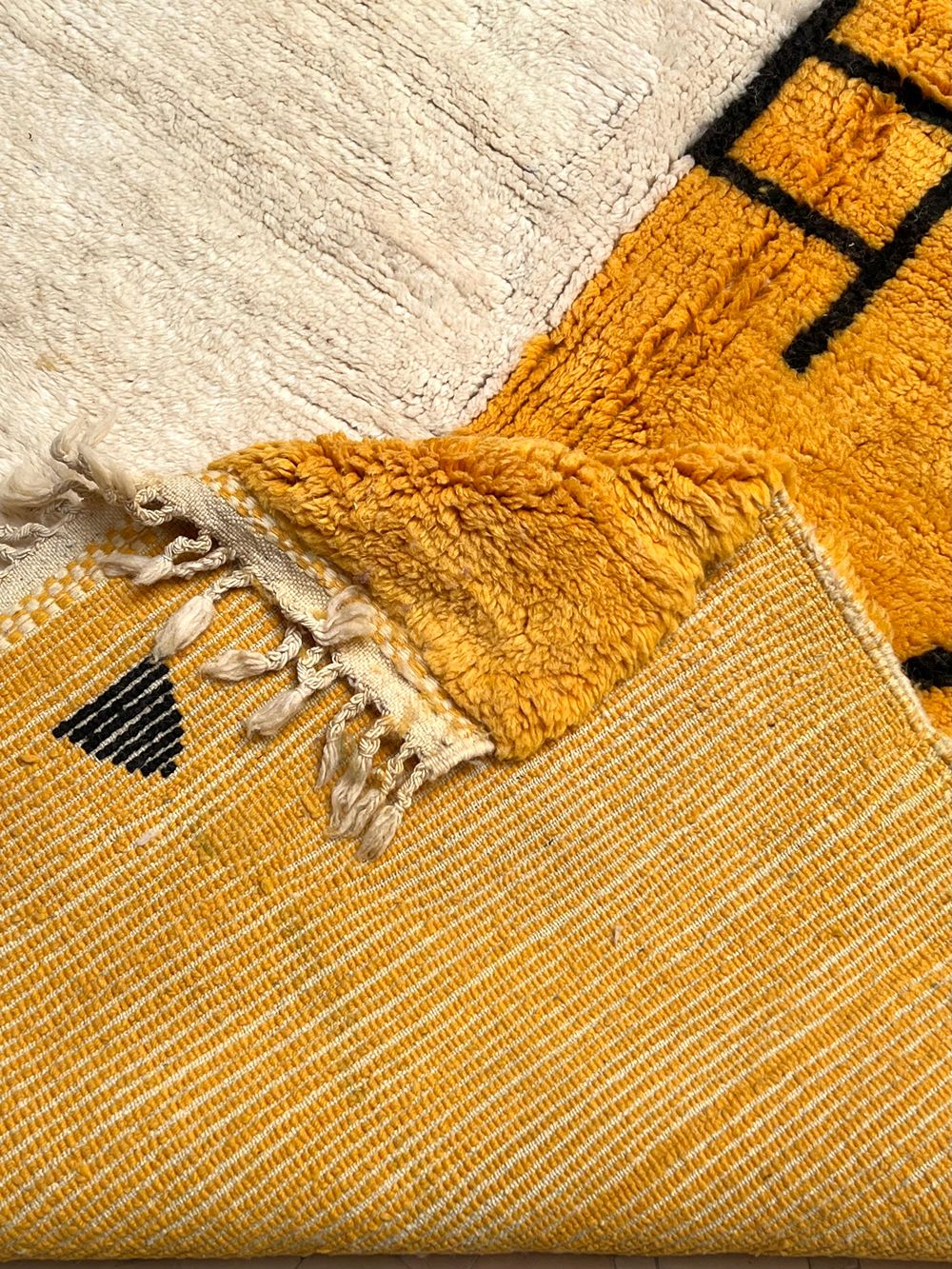 Moroccan Hanzo Rug 250x175cm