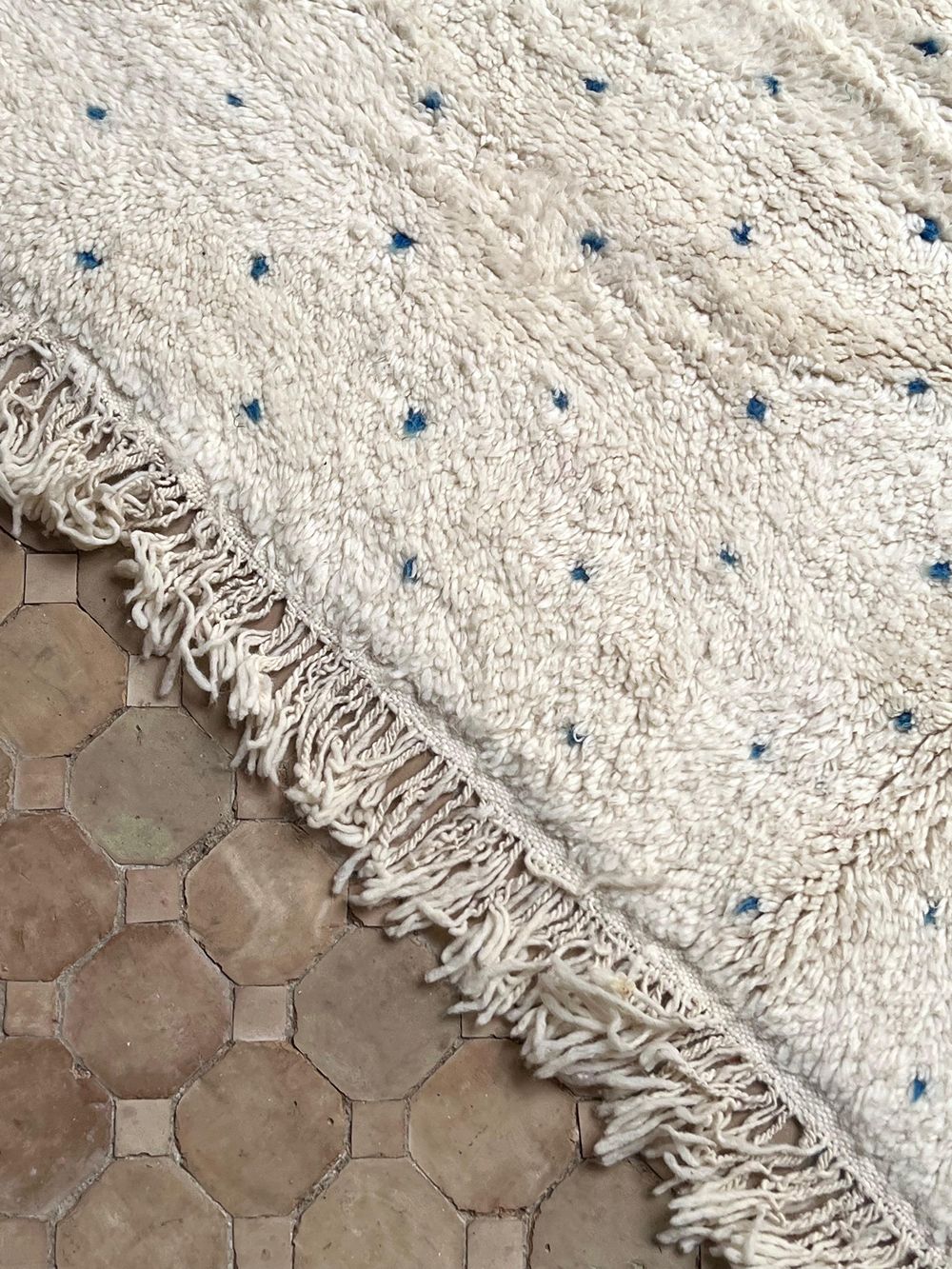 Marokkolainen pilkullinen matto 300x200cm