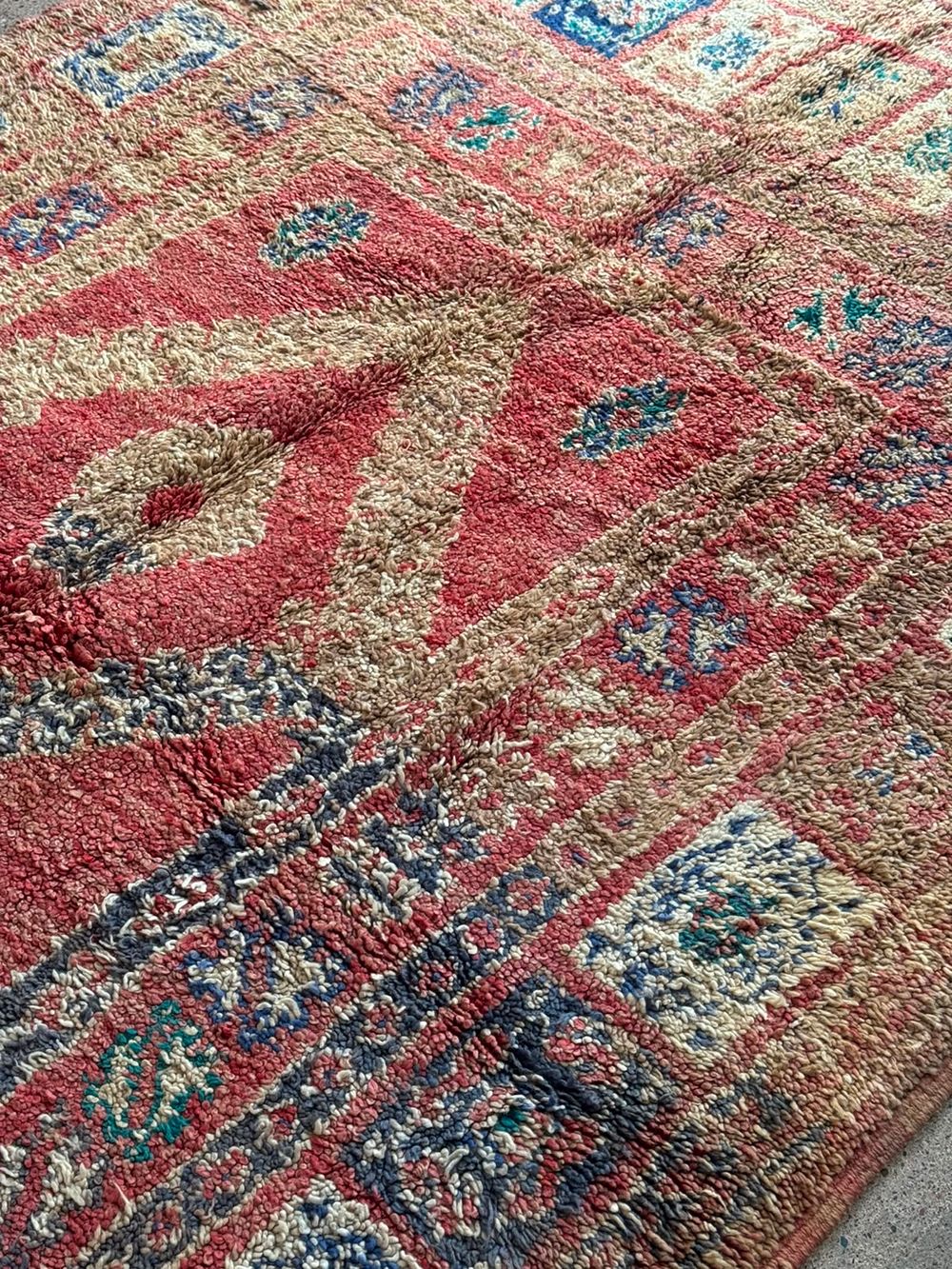 Manuela : Moroccan Vintage Boujaad Rug 330x195cm
