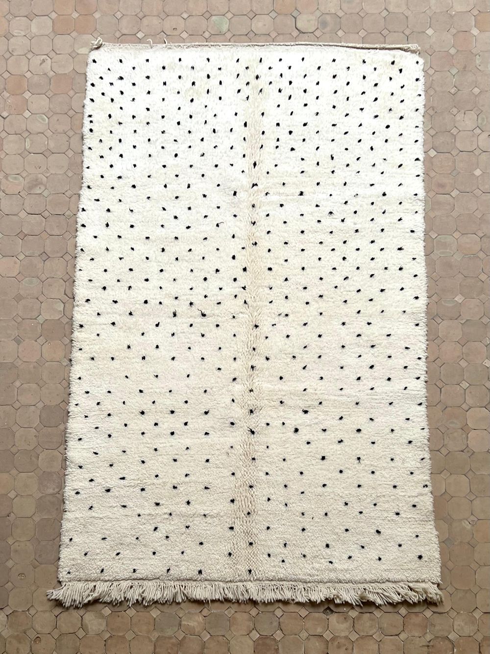 Marokkolainen pilkullinen matto 250x150cm