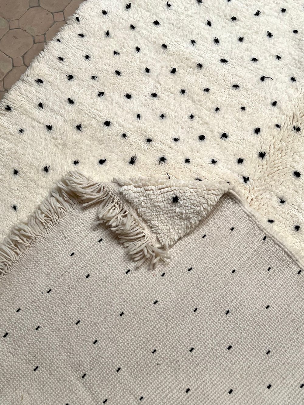 Marokkolainen pilkullinen matto 250x150cm