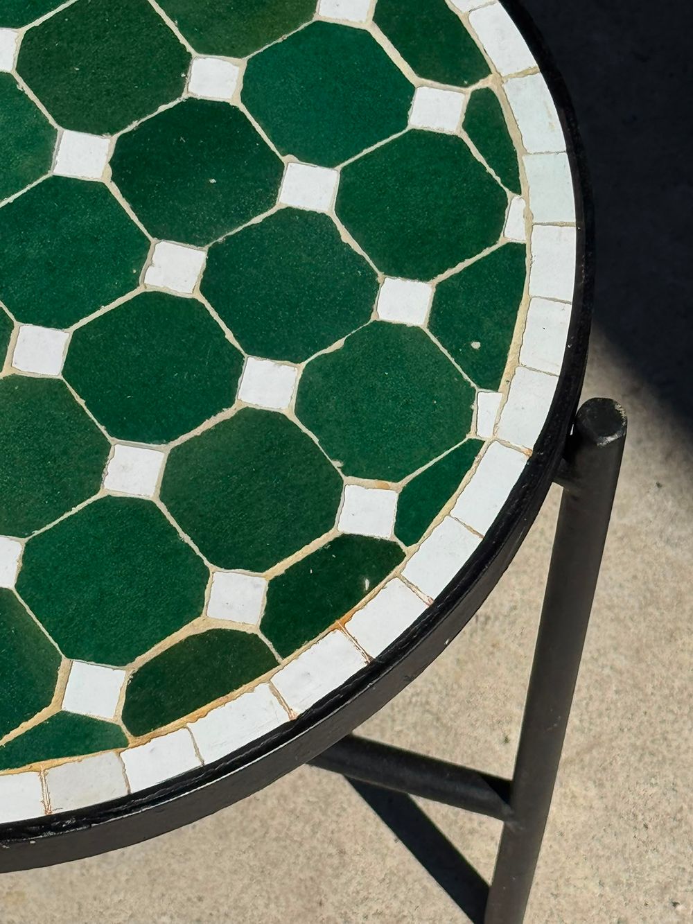 Mosaic side table Tradition
