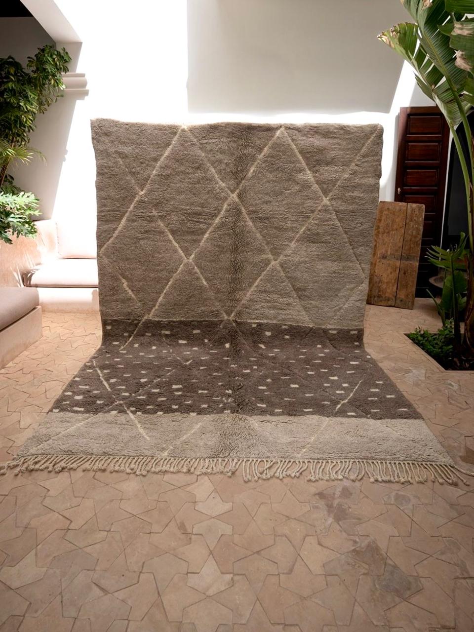 Moroccan Grey Bear Mrirt Rug 295x205cm