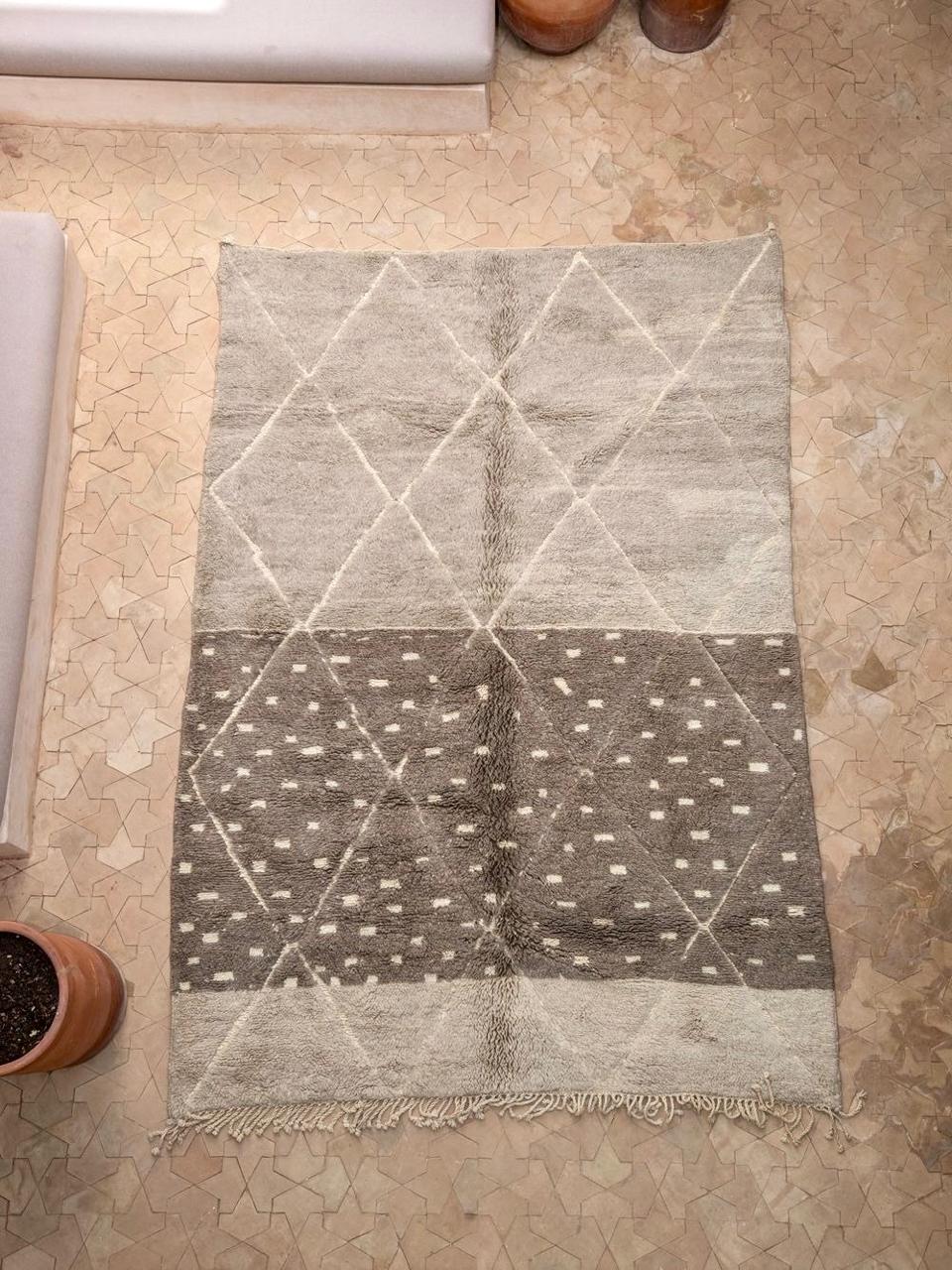 Moroccan Grey Bear Mrirt Rug 295x205cm
