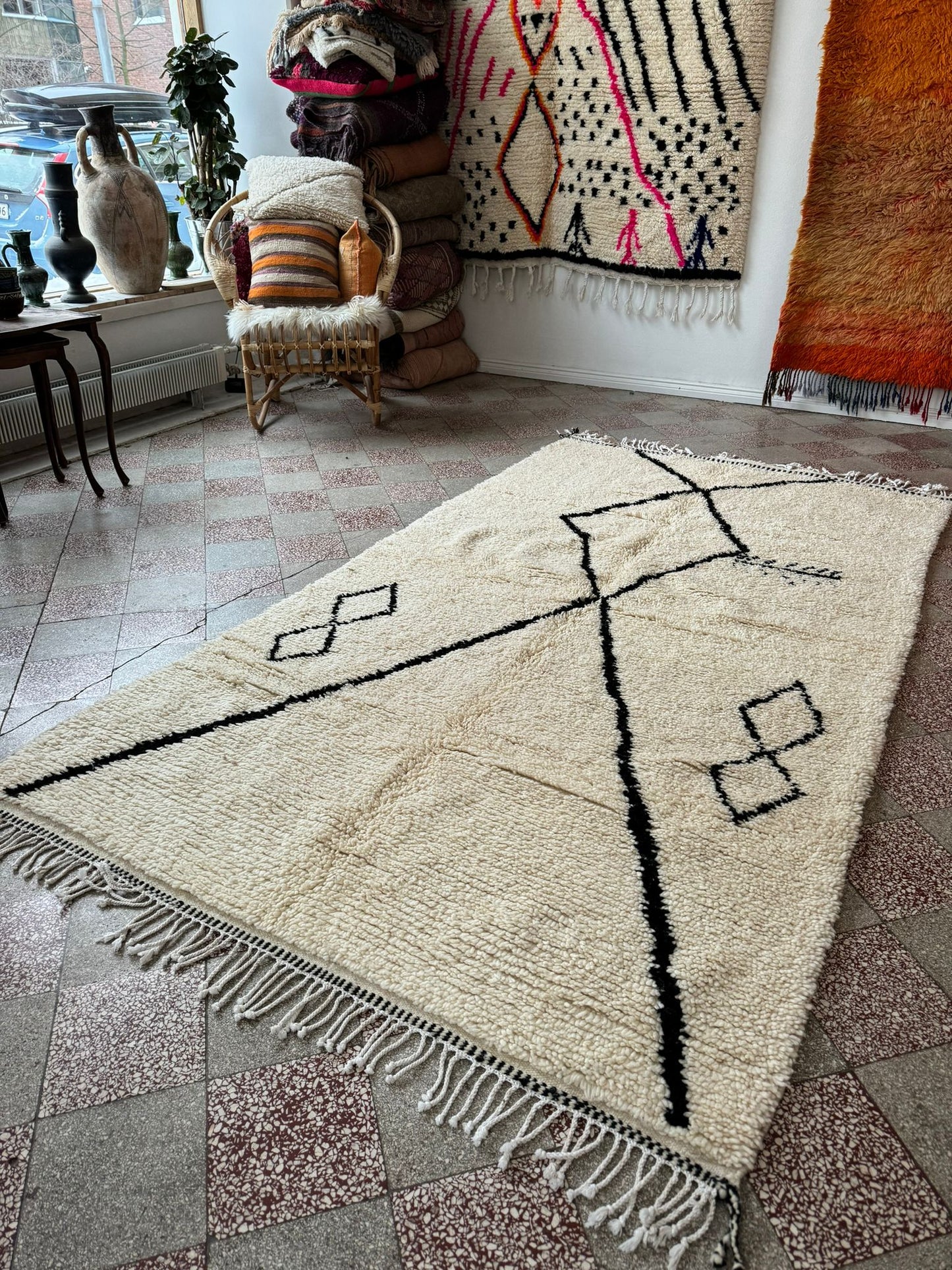 Marokkolainen mustavalkoinen matto 260x150cm