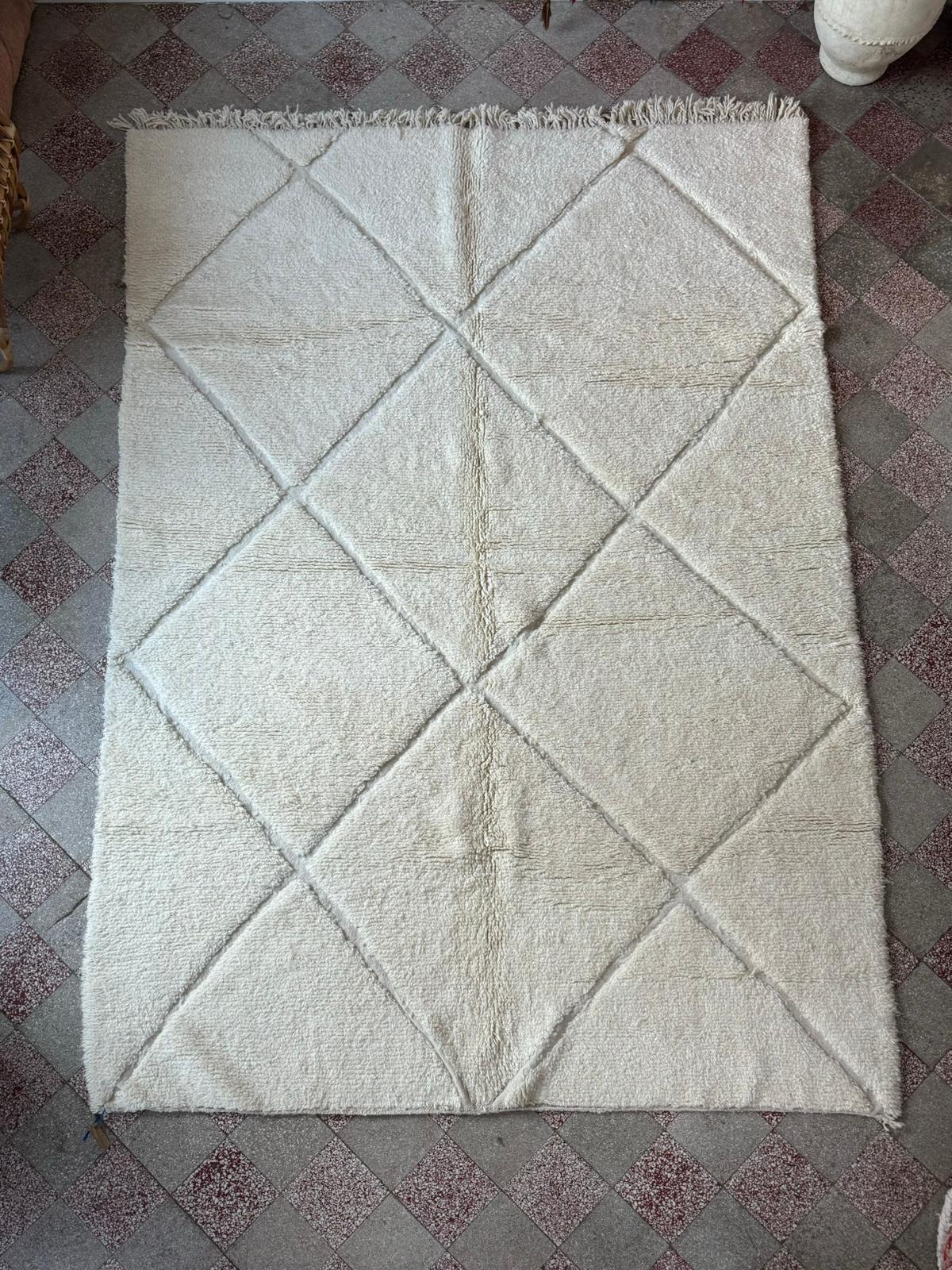 Marokkolainen valkoinen matto 290x215cm