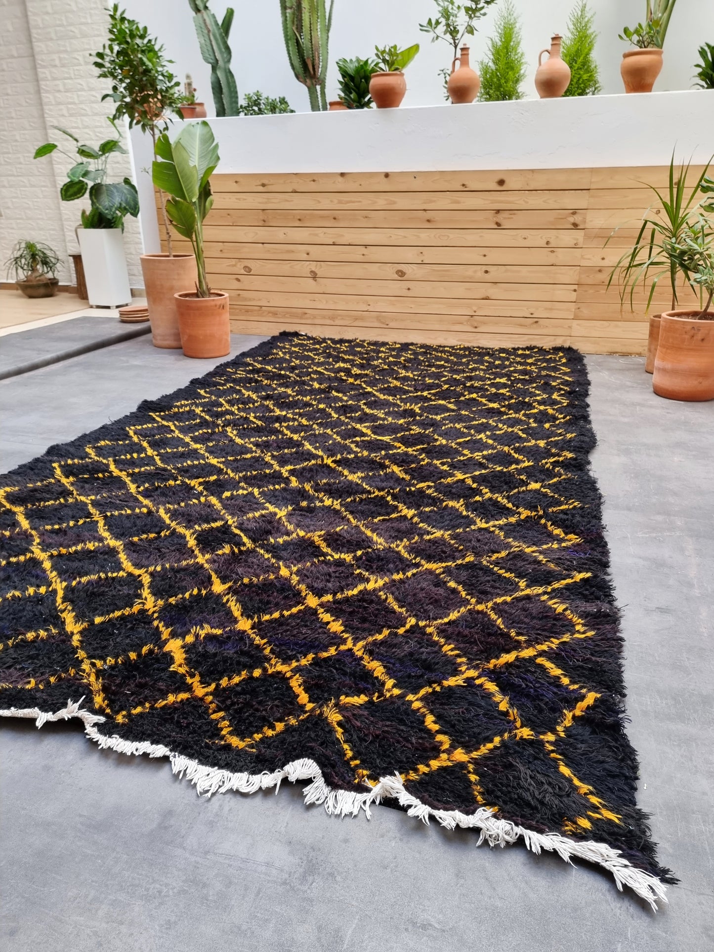 Marokkolainen musta-keltainen matto 320x170cm