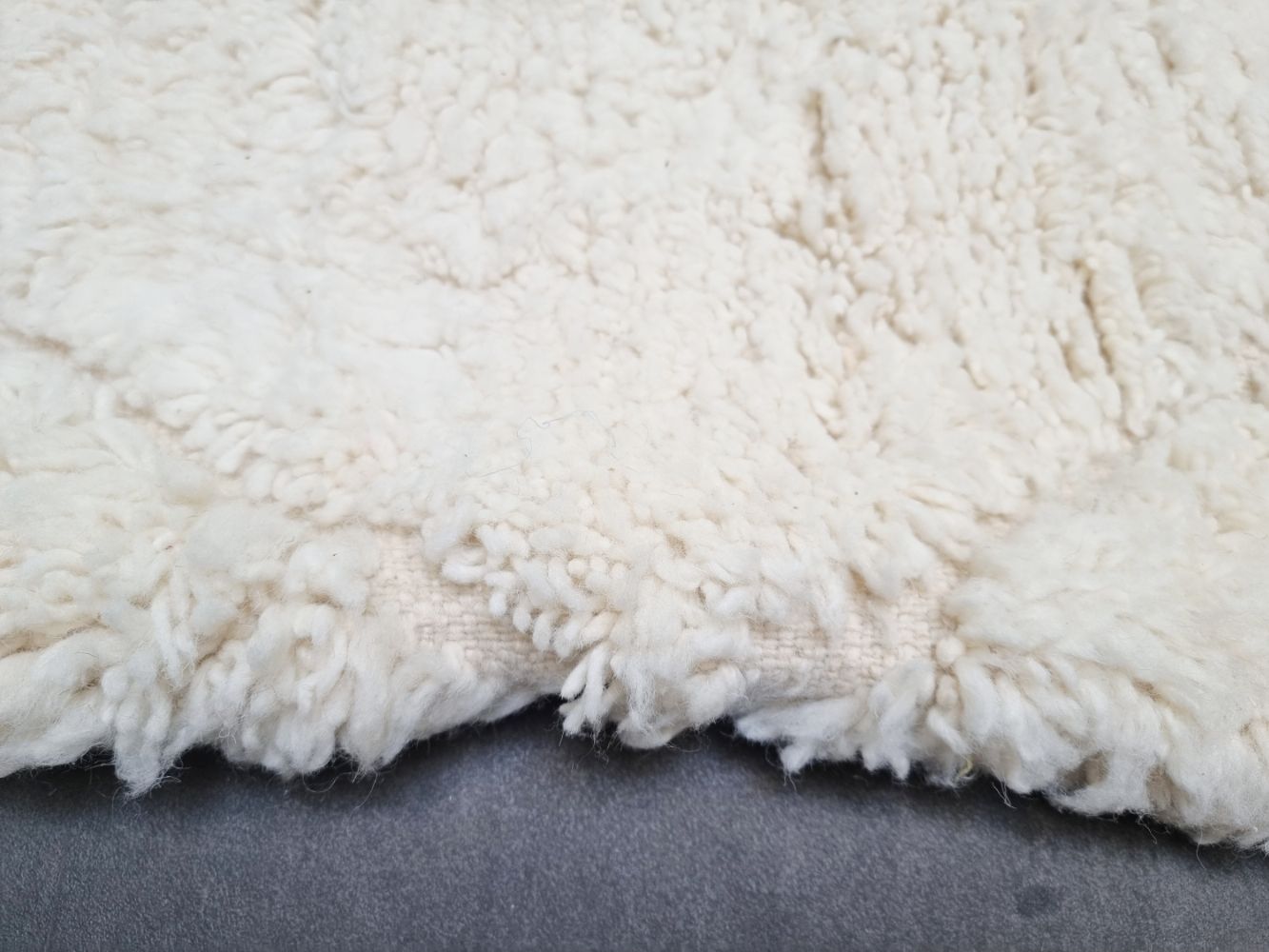 Marokkolainen valkoinen matto 240x155cm